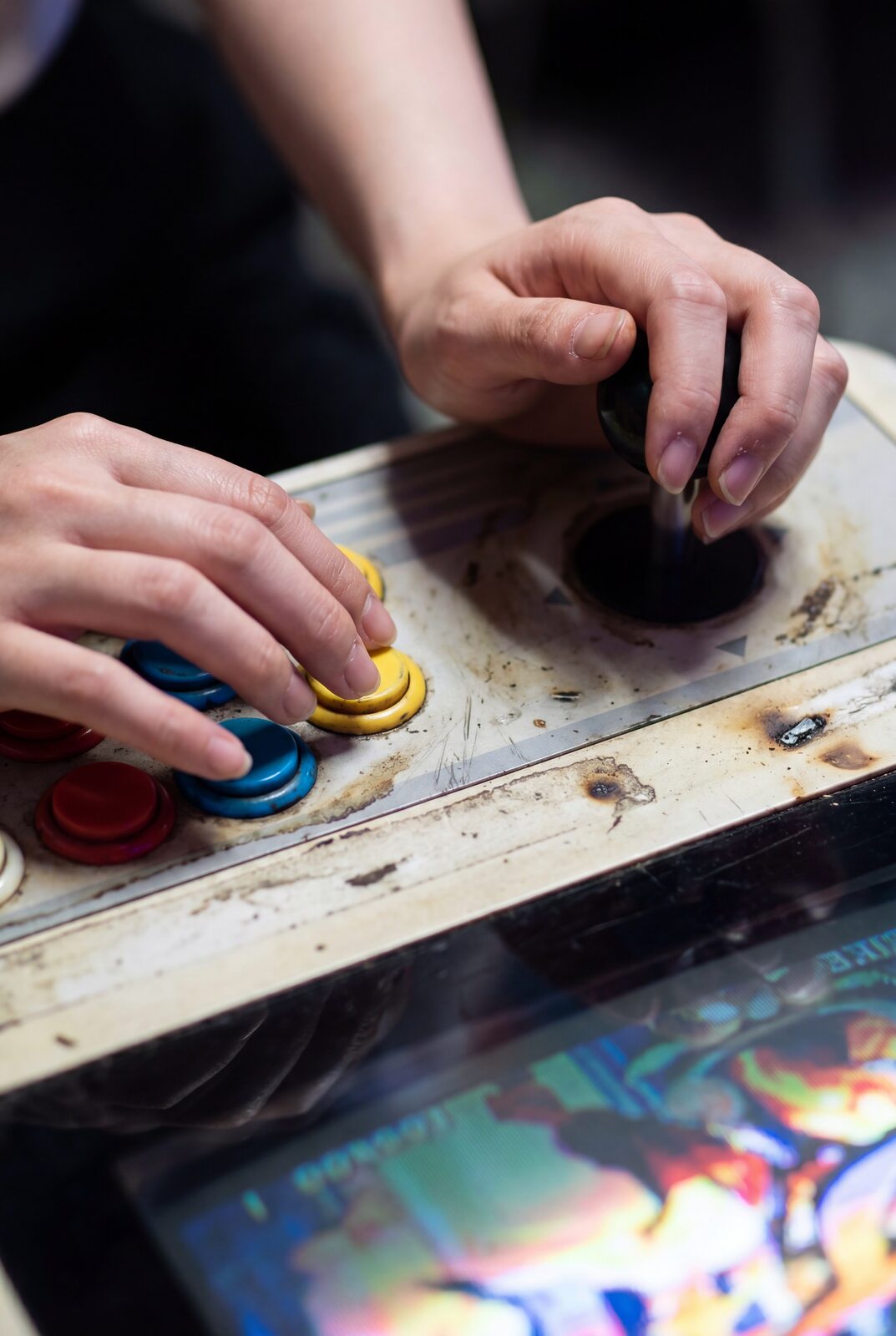 Worn buttons, a scarred stick, hands that know the motions blind. While the other kids were in cram school, she was in an Osaka arcade feeding coins into Street Fighter, Tekken and — above all — King of Fighters. Gaming isn’t her aesthetic; it’s her origin story. “Judge my combo execution,” she says, “not my cup size.”